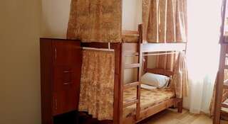 Хостел Алекс Москва Кровать в общем номере для мужчин и женщин с 8 кроватями-6